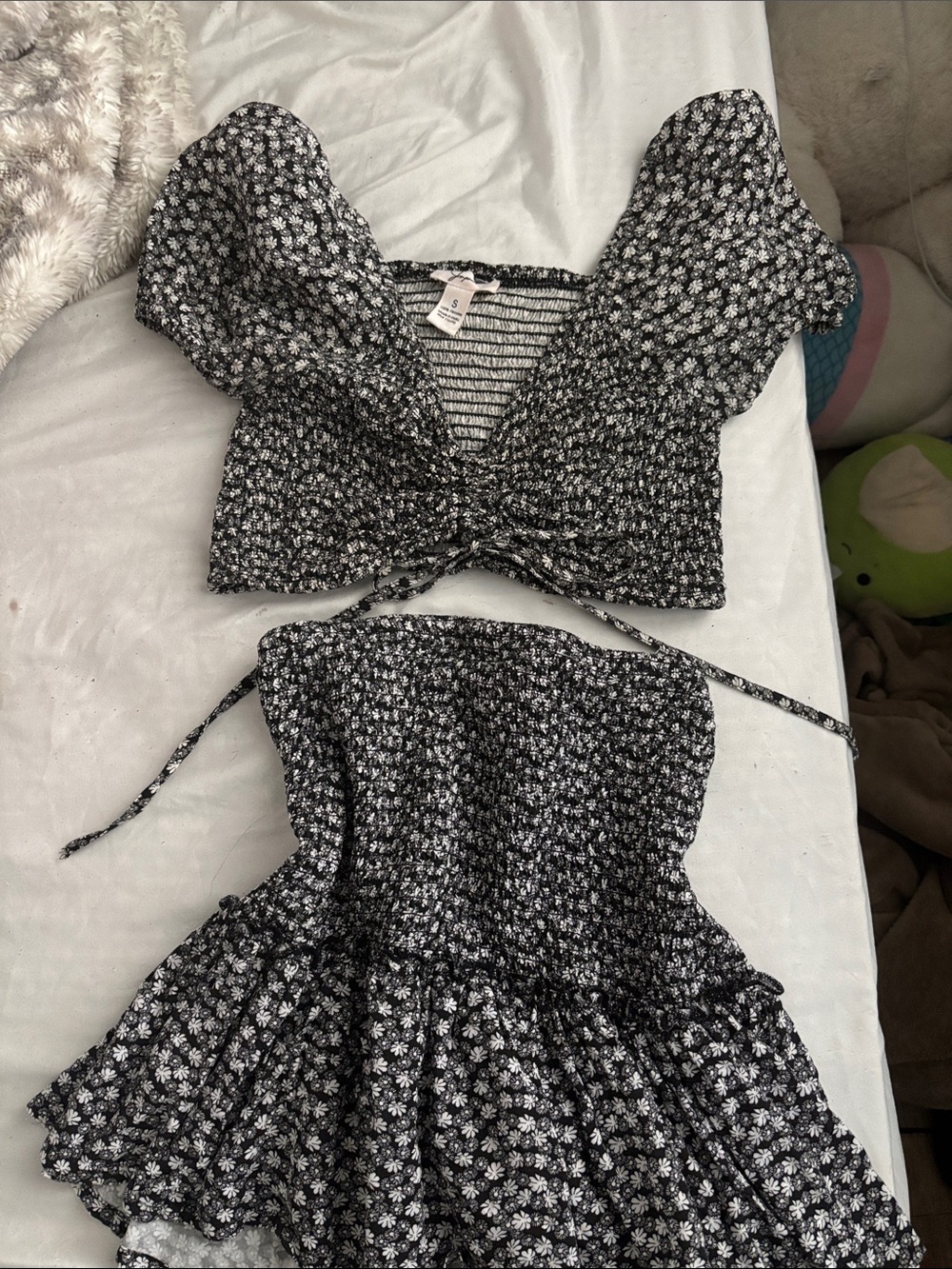 Black Floral Smocked Puff-Sleever Two Piece Set- Woman